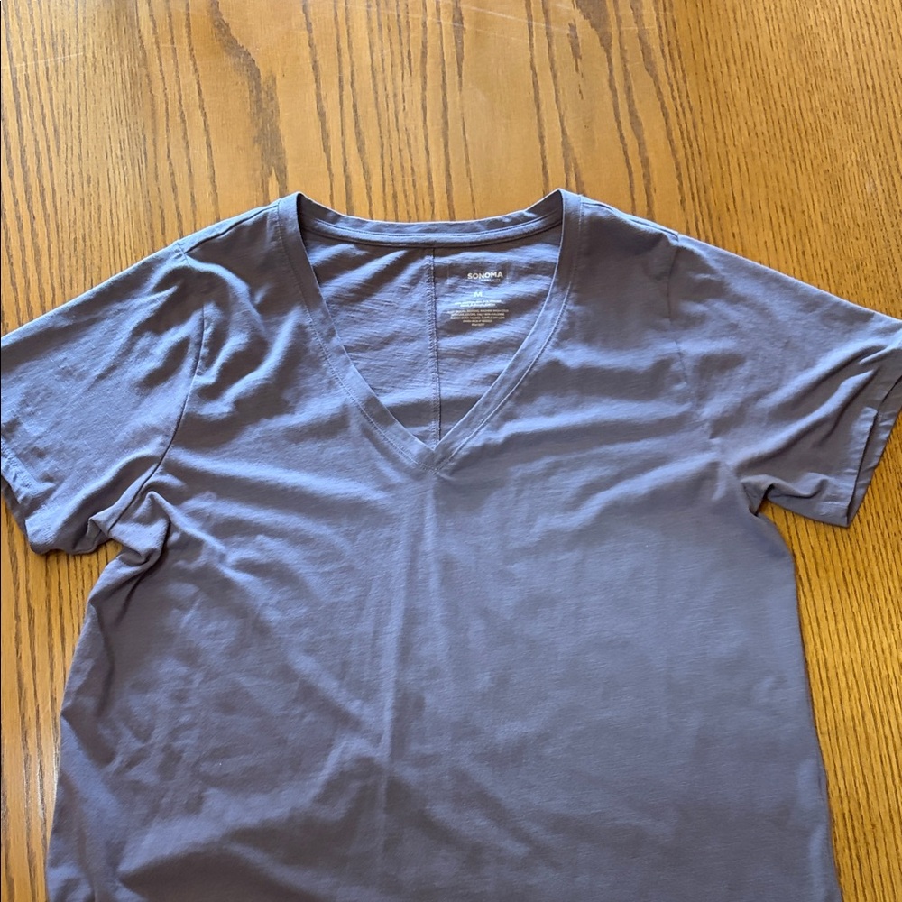 Assorted Women's Tops Collection - Picture 5 of 6